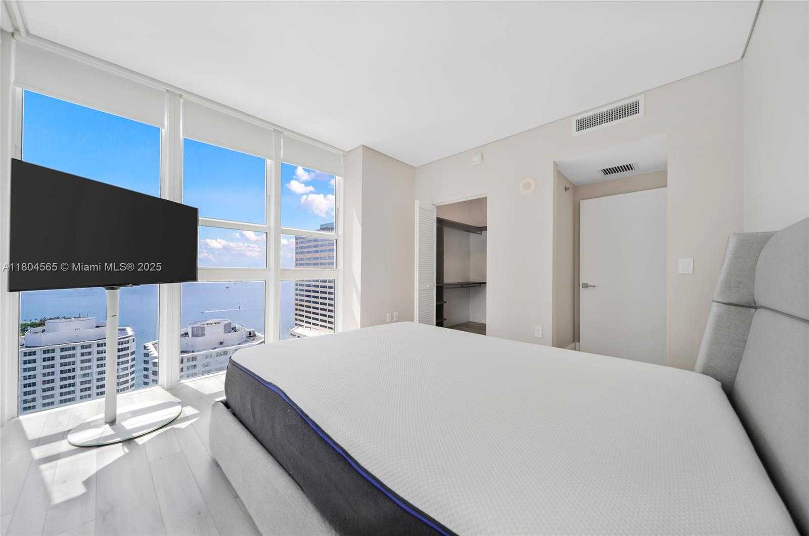 Small Image of 951 BRICKELL AVE #2800, Miami Number 19