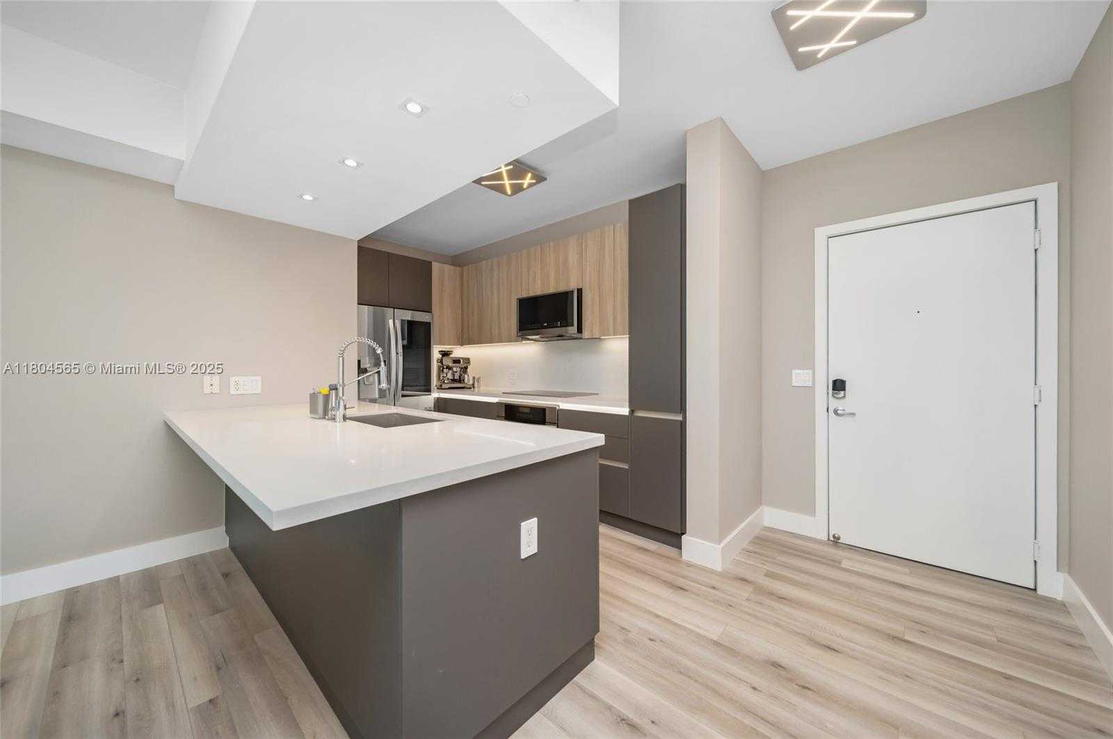 Small Image of 951 BRICKELL AVE #2800, Miami Number 2