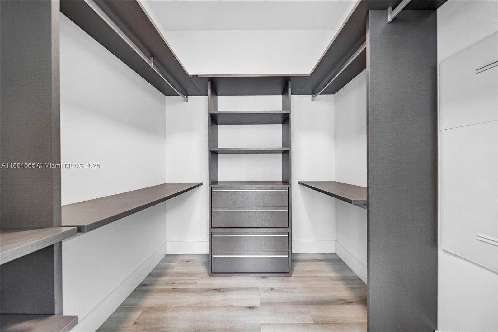 Small Image of 951 BRICKELL AVE #2800, Miami Number 21