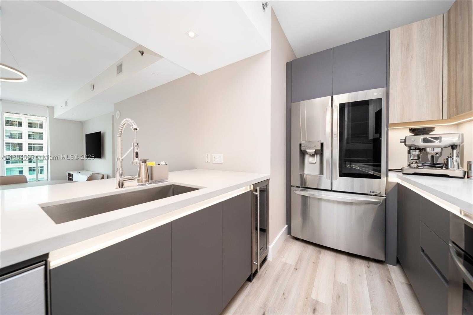 Small Image of 951 BRICKELL AVE #2800, Miami Number 5
