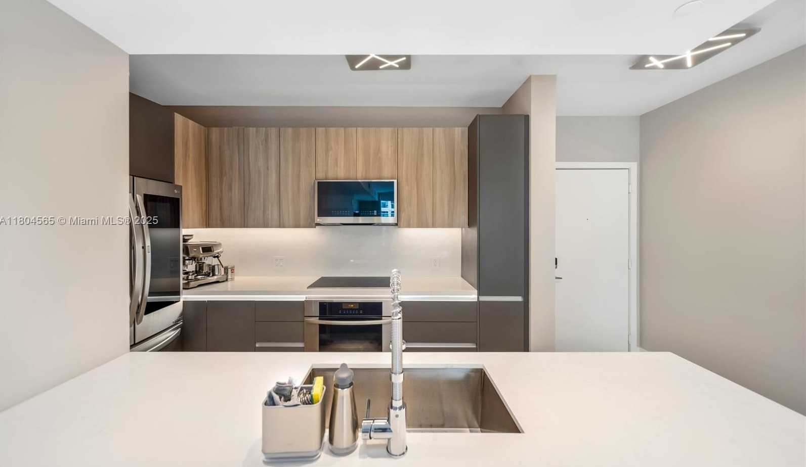 Small Image of 951 BRICKELL AVE #2800, Miami Number 7