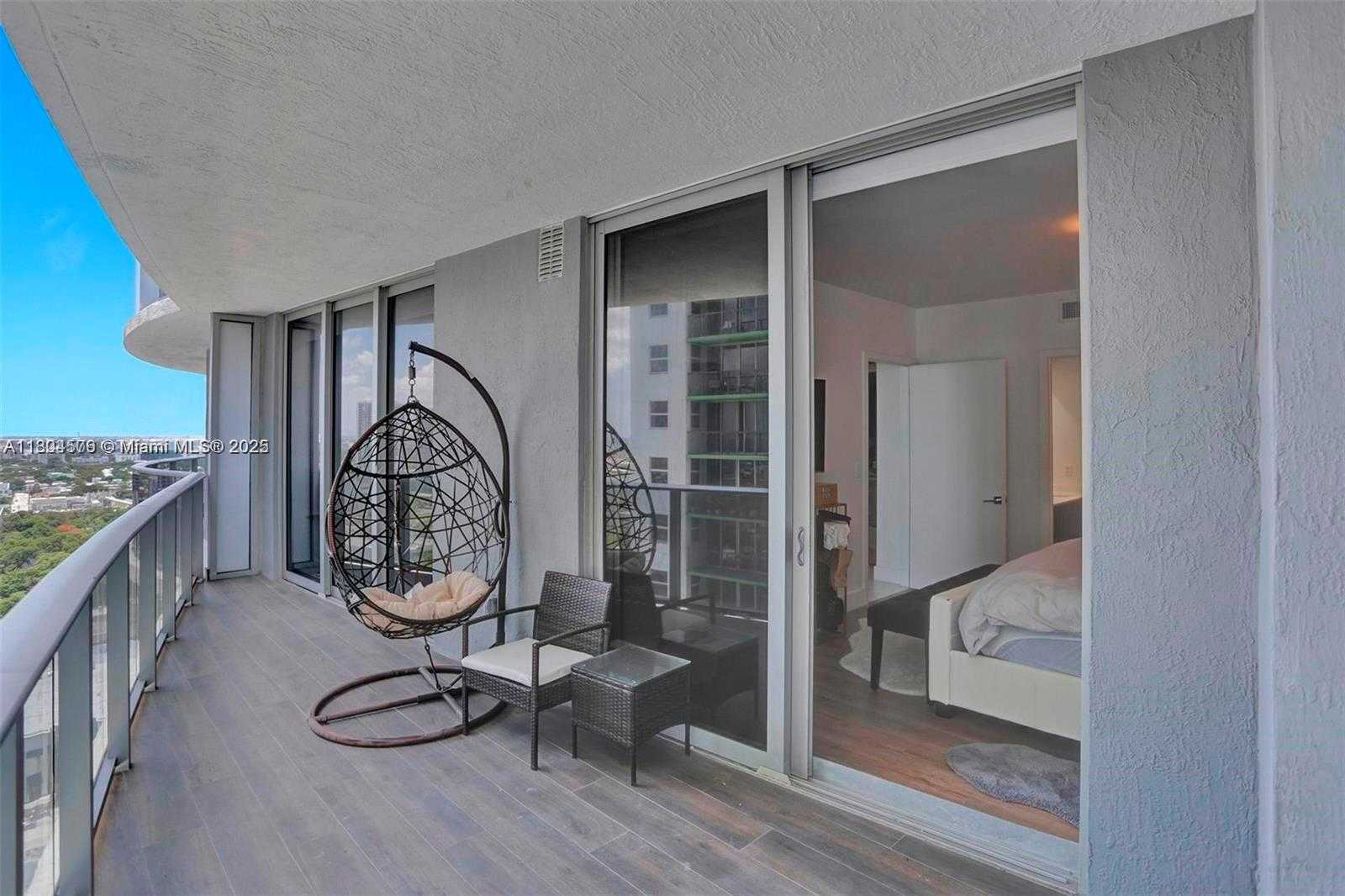 Small Image of 488 NE 18th St, Miami, FL 33132, USA Number 14