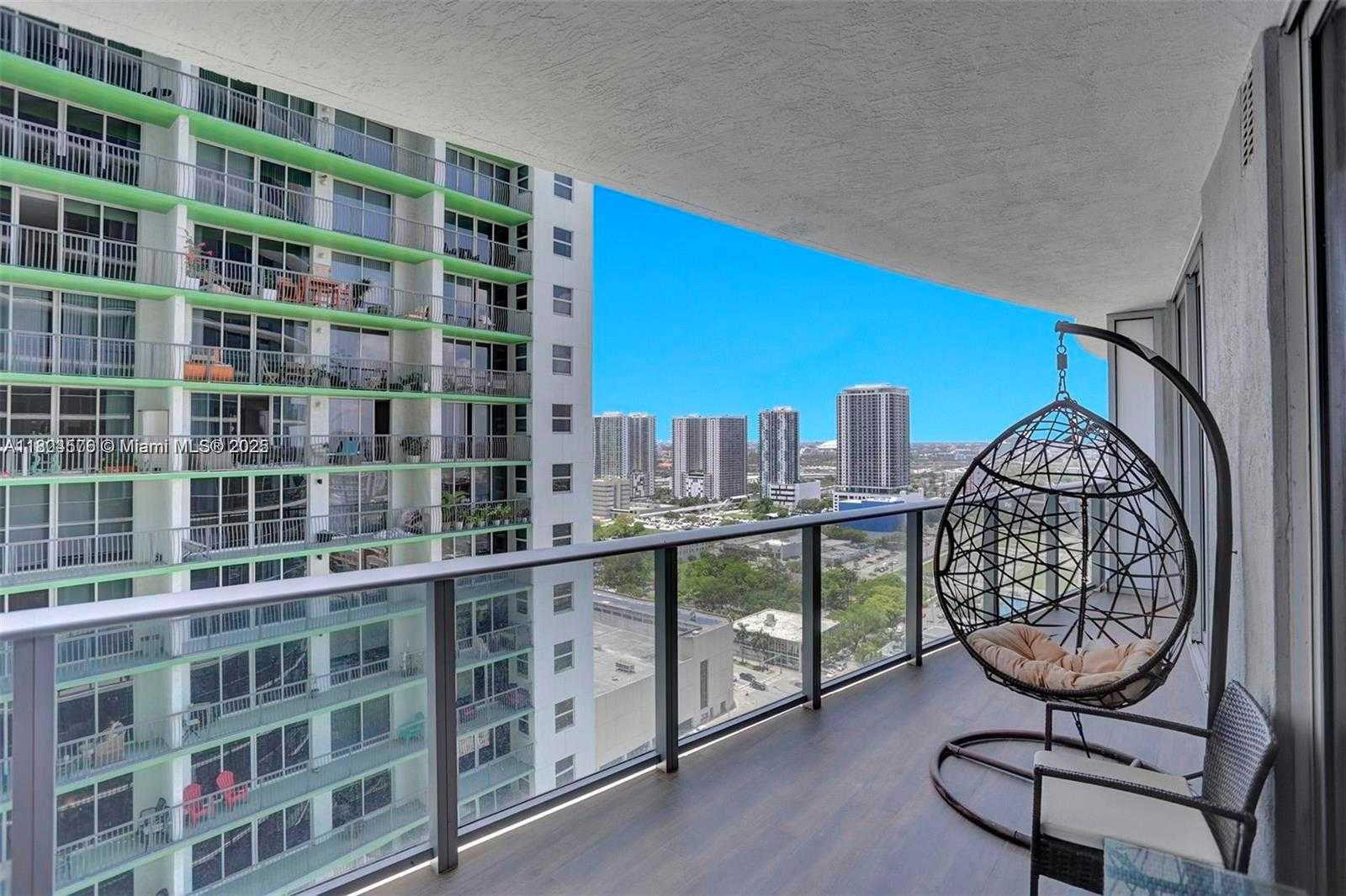 Small Image of 488 NE 18th St, Miami, FL 33132, USA Number 15