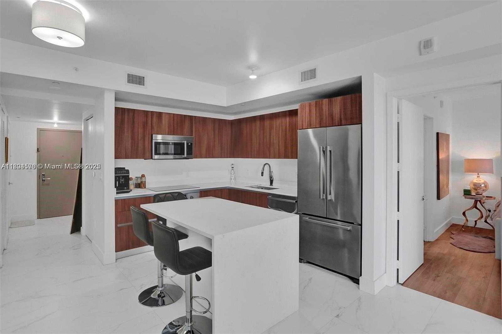 Small Image of 488 NE 18th St, Miami, FL 33132, USA Number 3