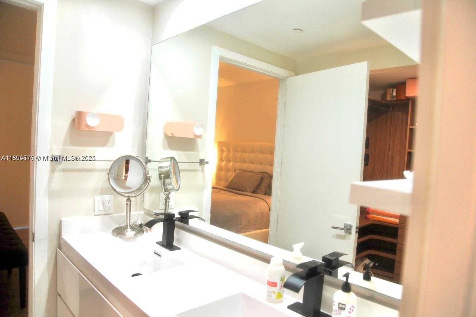 Small Image of 488 NE 18th St, Miami, FL 33132, USA Number 46
