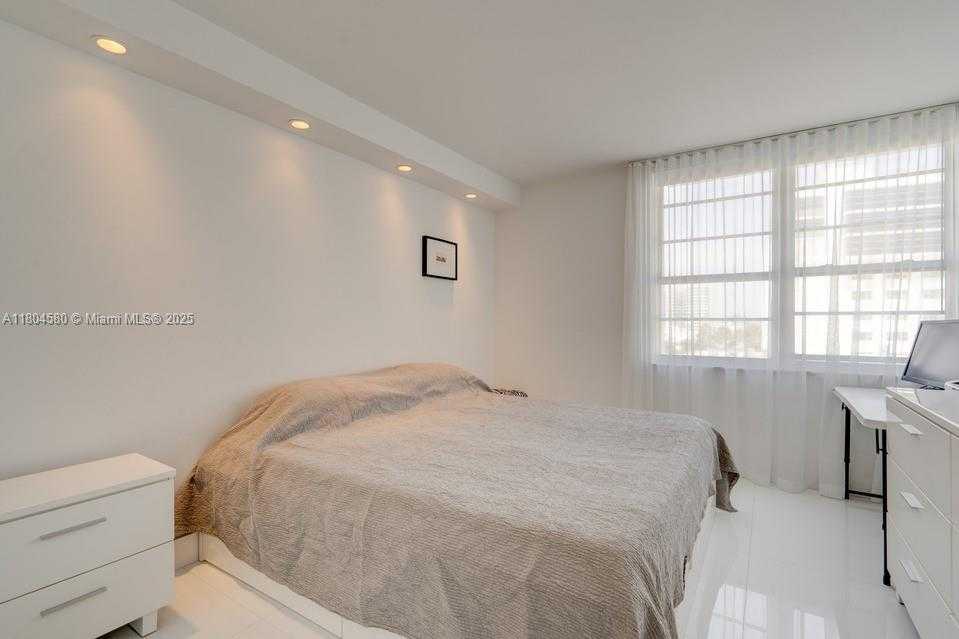 Small Image of 100 LINCOLN RD #614, Miami Beach Number 11
