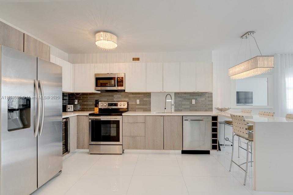 Small Image of 100 LINCOLN RD #614, Miami Beach Number 4