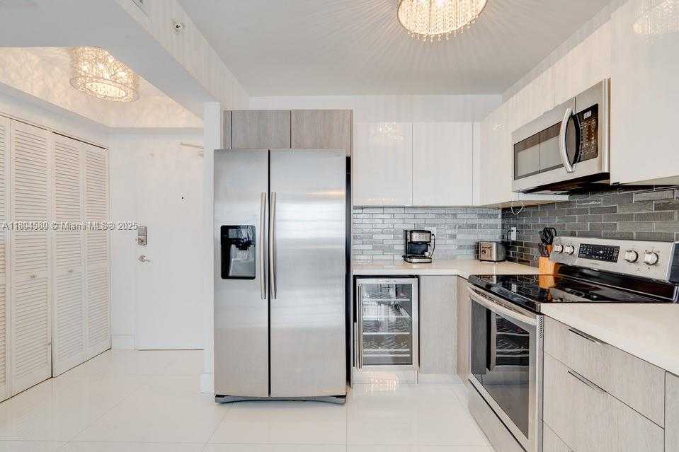 Small Image of 100 LINCOLN RD #614, Miami Beach Number 6