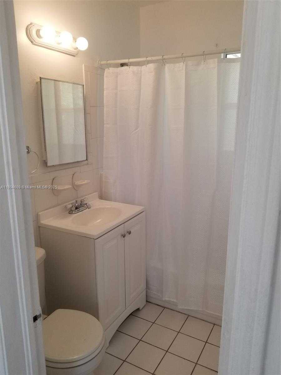 Small Image of 1215 NORTH EAST 127TH ST, North Miami Number 11