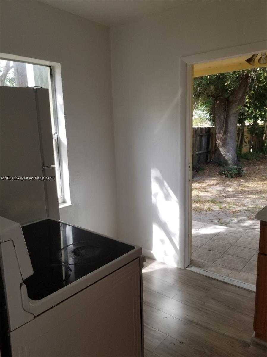 Small Image of 1215 NORTH EAST 127TH ST, North Miami Number 14