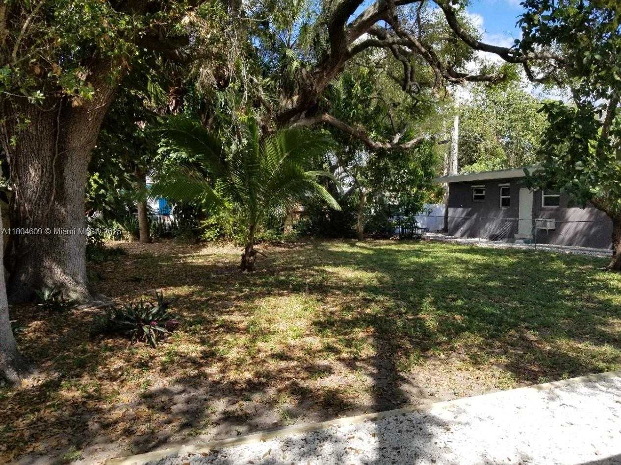Small Image of 1215 NORTH EAST 127TH ST, North Miami Number 19