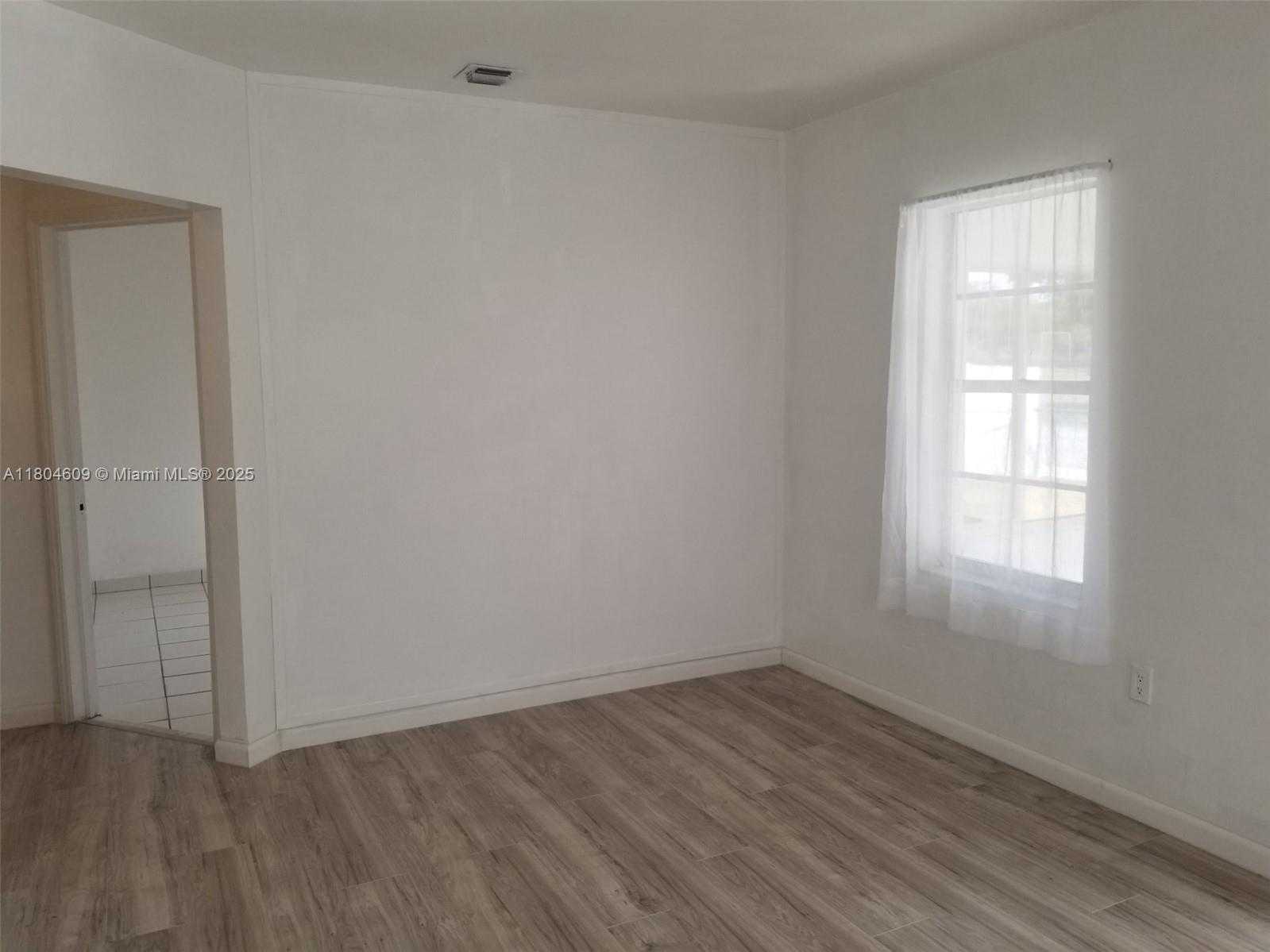 Small Image of 1215 NORTH EAST 127TH ST, North Miami Number 3