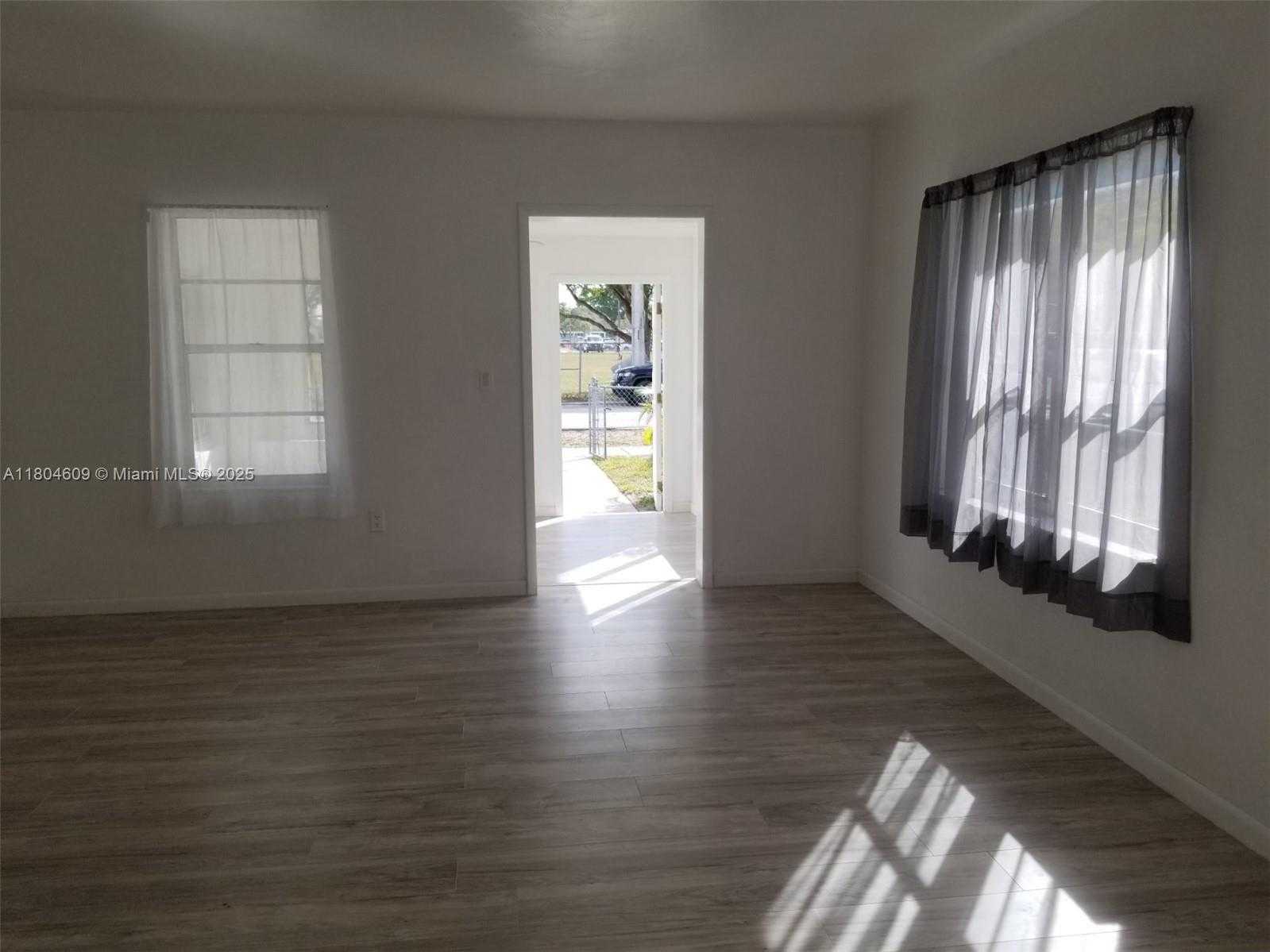 Small Image of 1215 NORTH EAST 127TH ST, North Miami Number 4