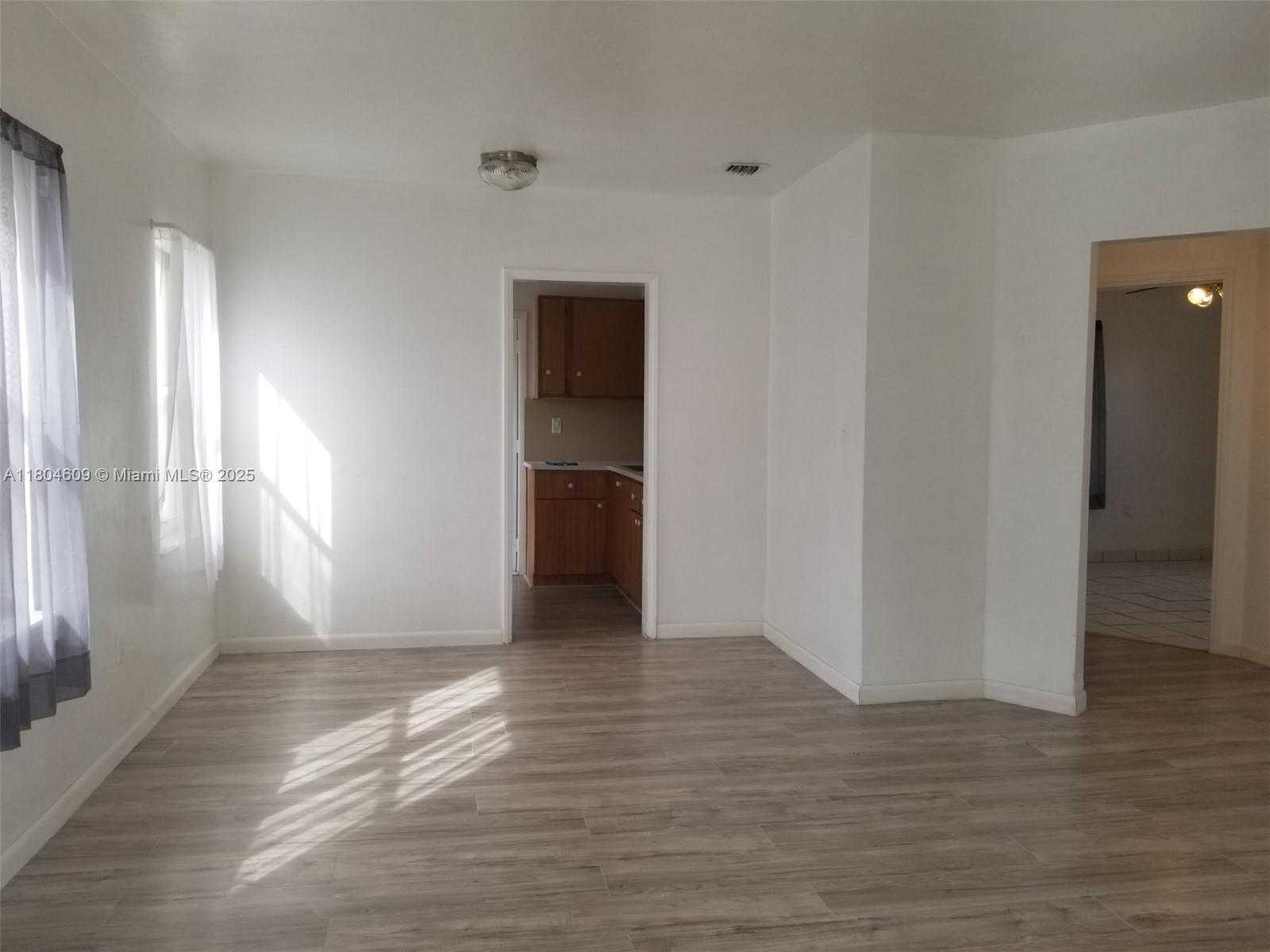 Small Image of 1215 NORTH EAST 127TH ST, North Miami Number 5