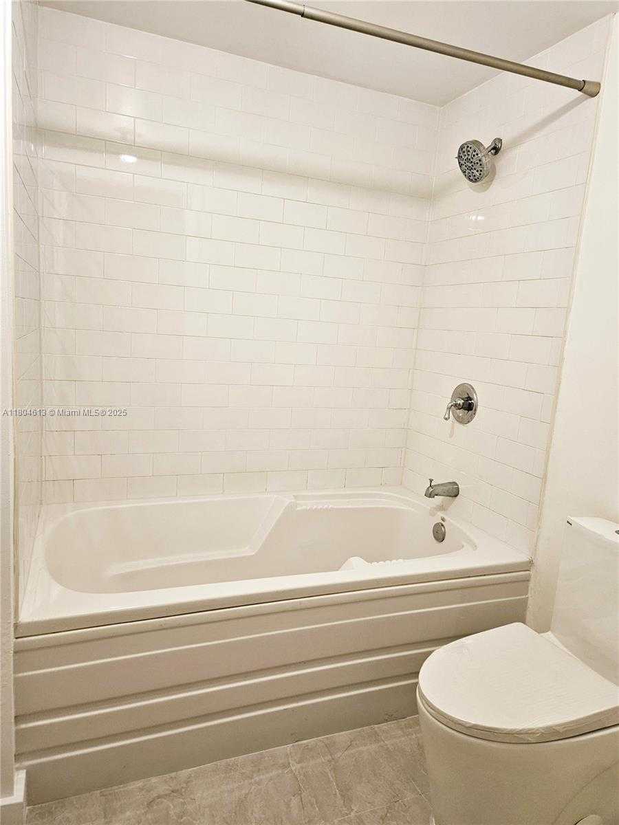 Small Image of 690 SOUTH WEST 1ST CT #1915, Miami Number 37