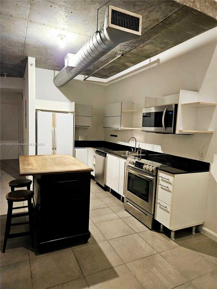 Small Image of 690 SOUTH WEST 1ST CT #1915, Miami Number 44
