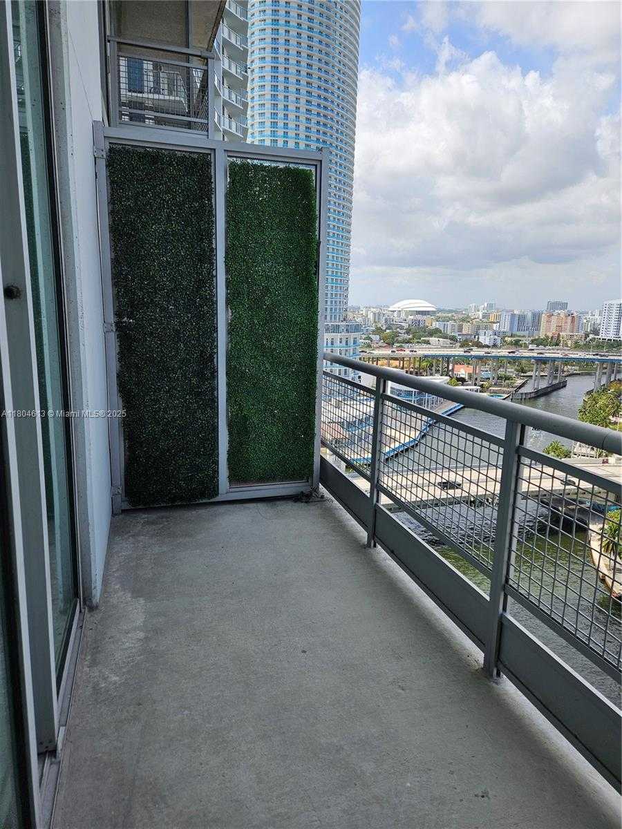 Small Image of 690 SOUTH WEST 1ST CT #1915, Miami Number 54