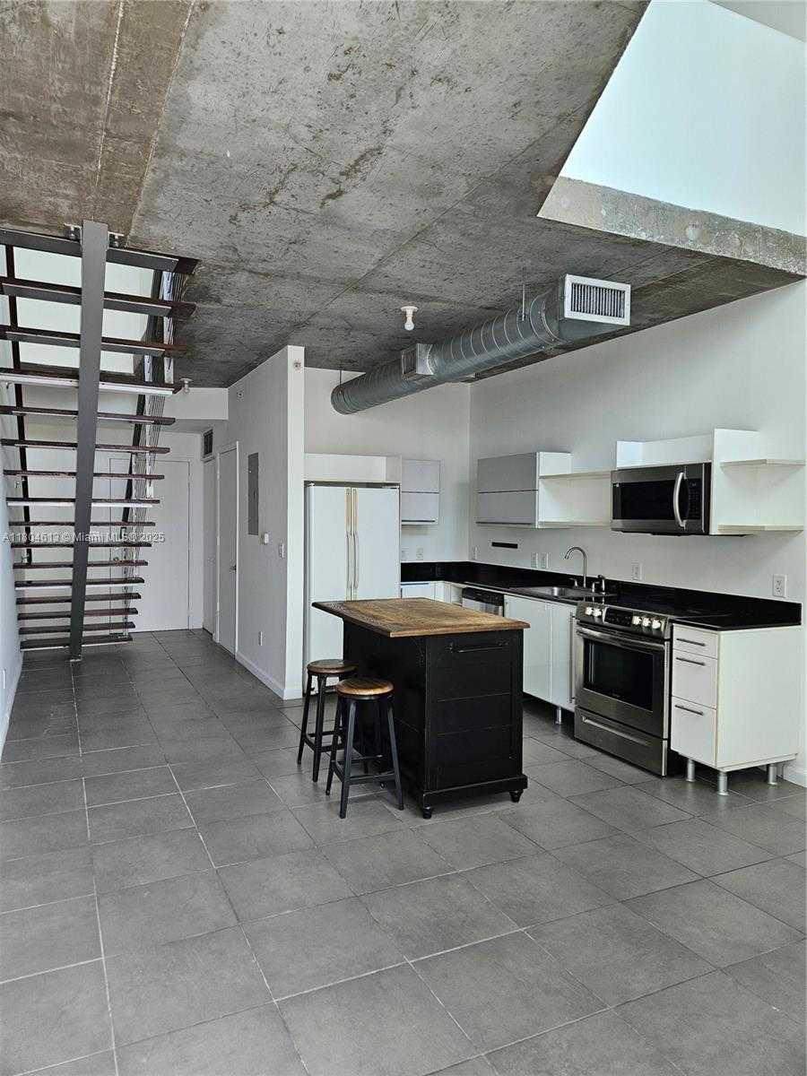 Small Image of 690 SOUTH WEST 1ST CT #1915, Miami Number 60