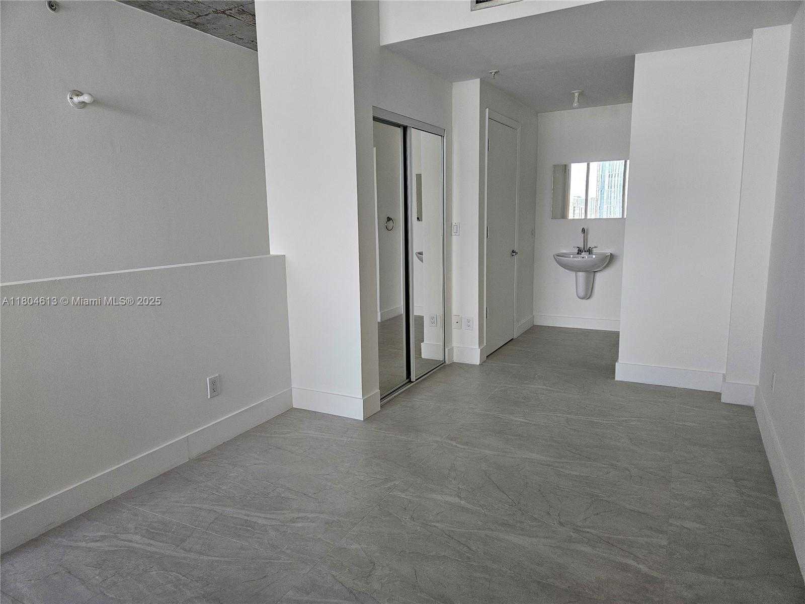 Small Image of 690 SOUTH WEST 1ST CT #1915, Miami Number 63