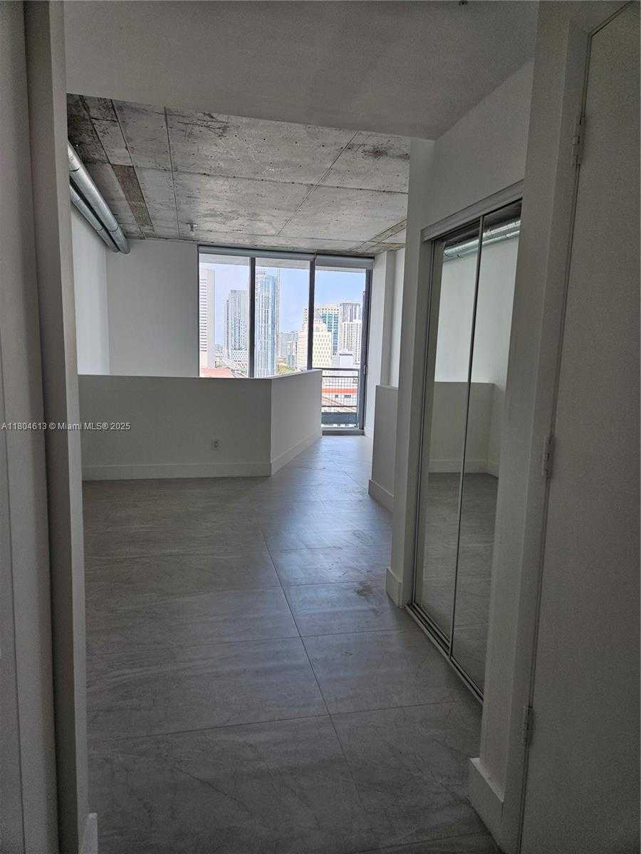 Small Image of 690 SOUTH WEST 1ST CT #1915, Miami Number 70