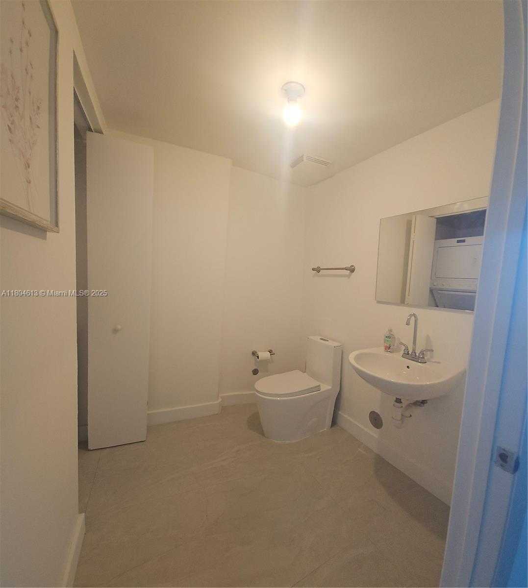 Small Image of 690 SOUTH WEST 1ST CT #1915, Miami Number 82