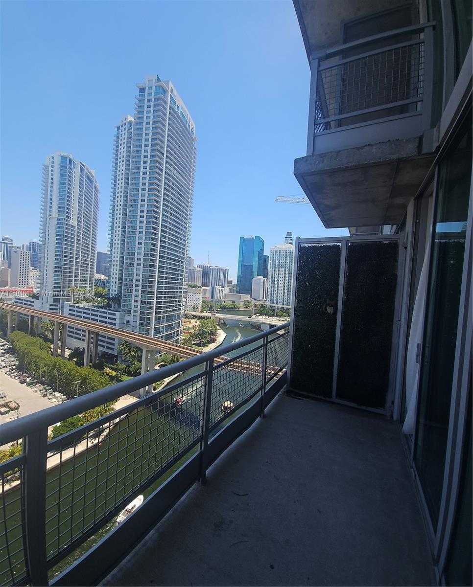 Small Image of 690 SOUTH WEST 1ST CT #1915, Miami Number 85