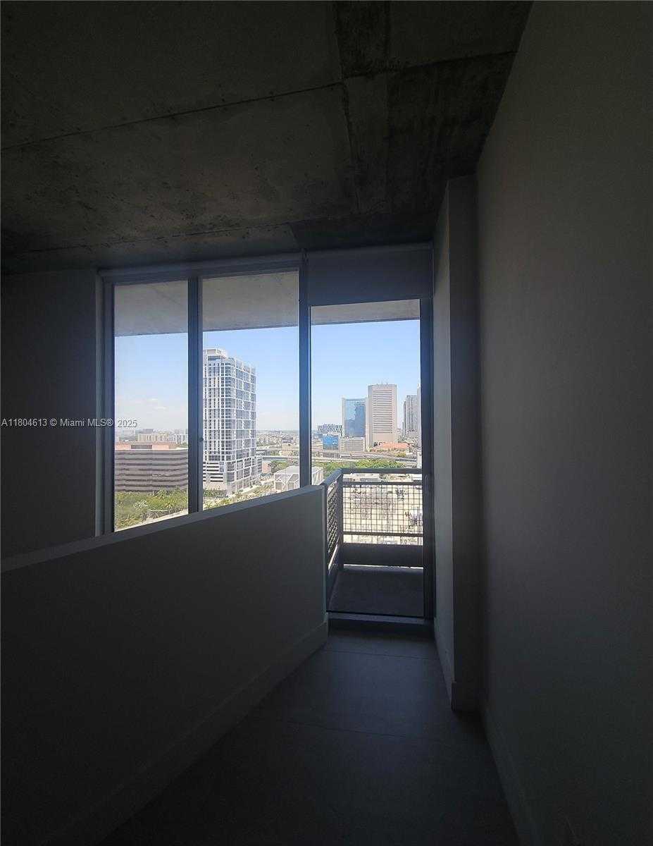 Small Image of 690 SOUTH WEST 1ST CT #1915, Miami Number 92