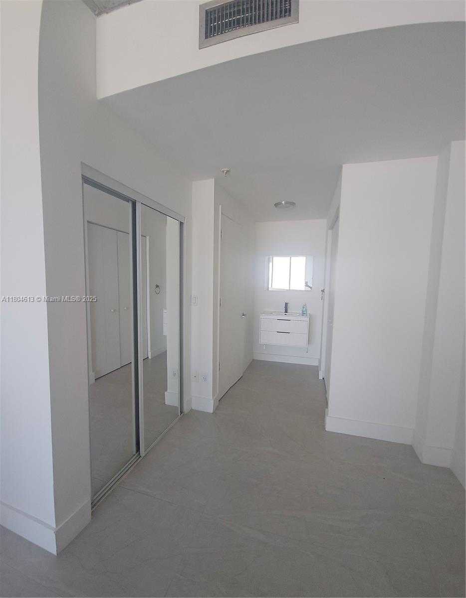 Small Image of 690 SOUTH WEST 1ST CT #1915, Miami Number 97