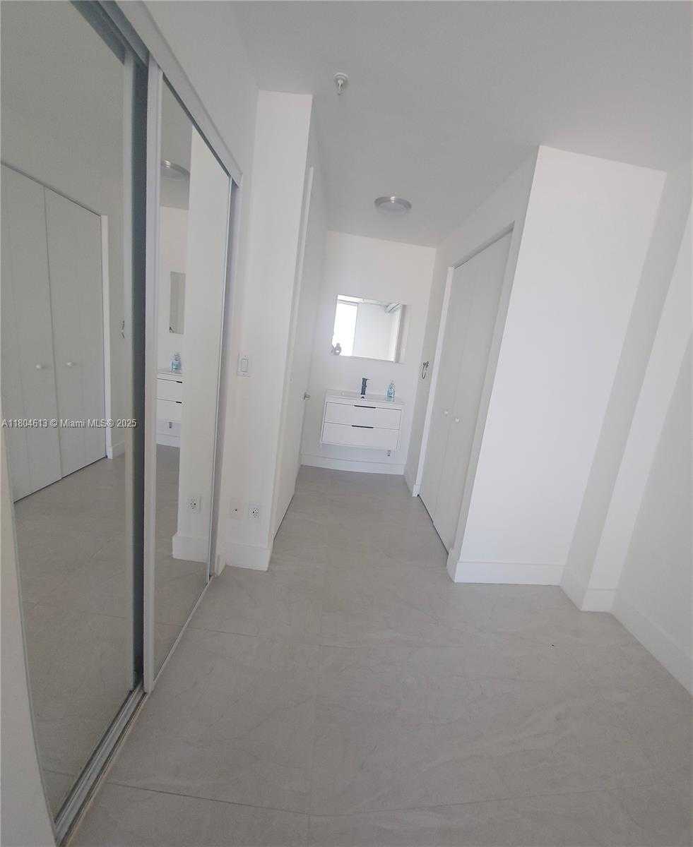 Small Image of 690 SOUTH WEST 1ST CT #1915, Miami Number 98
