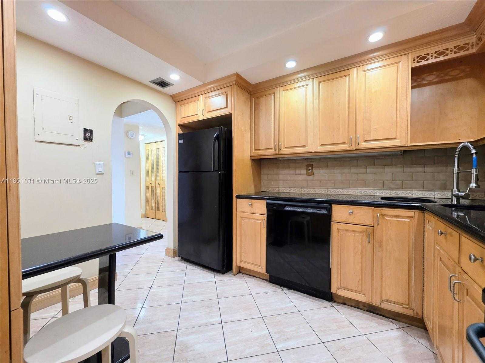 Small Image of 2780 NORTH EAST 183RD ST #1111, Aventura Number 4