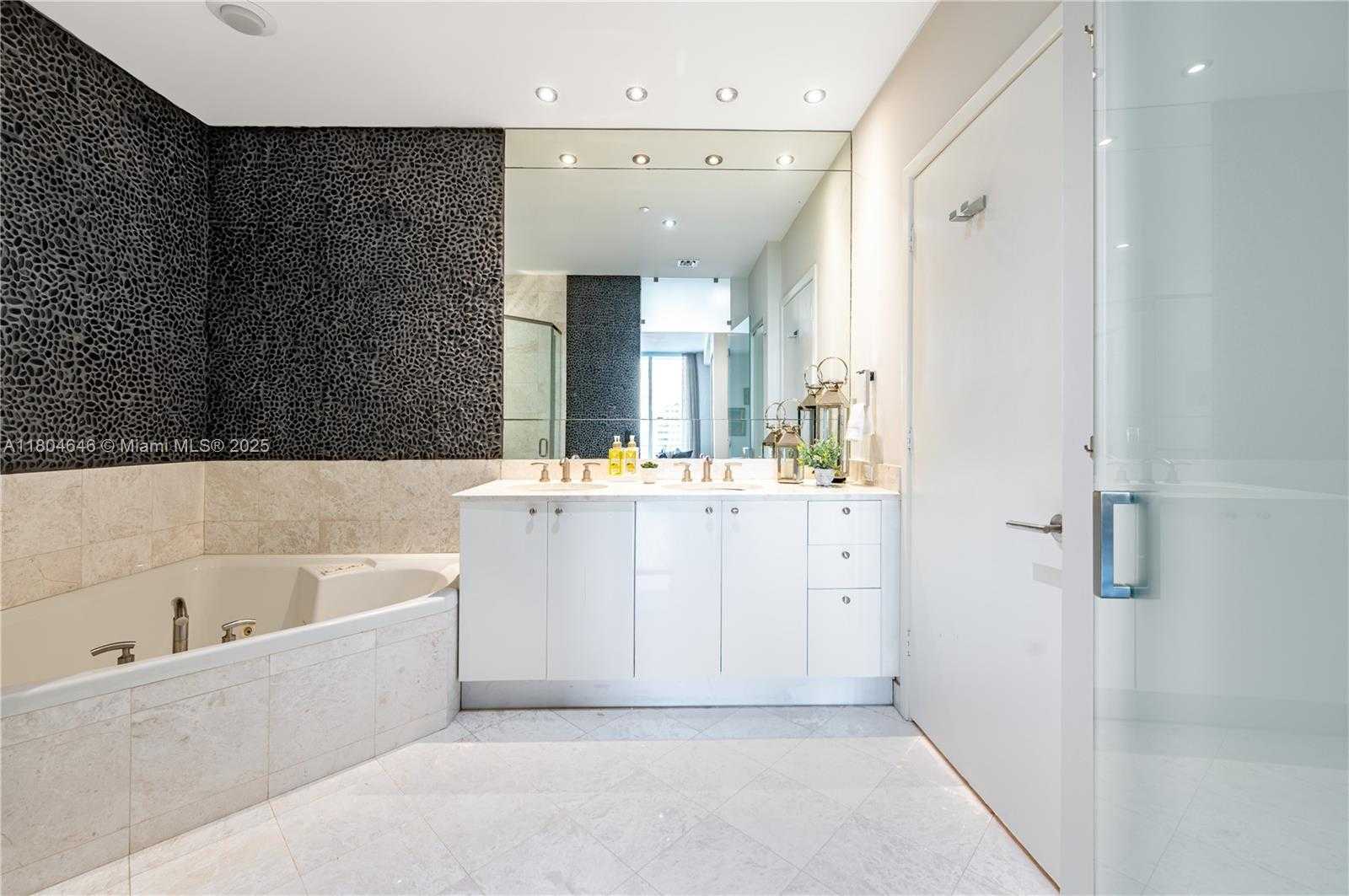 Small Image of 901 BRICKELL KEY BLVD #3106, Miami Number 31