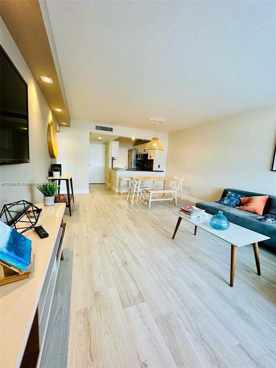 Small Image of 2899 COLLINS AVE #837, Miami Beach Number 13