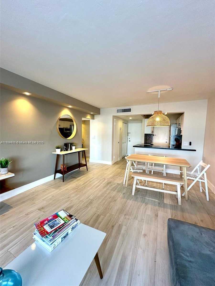 Small Image of 2899 COLLINS AVE #837, Miami Beach Number 14