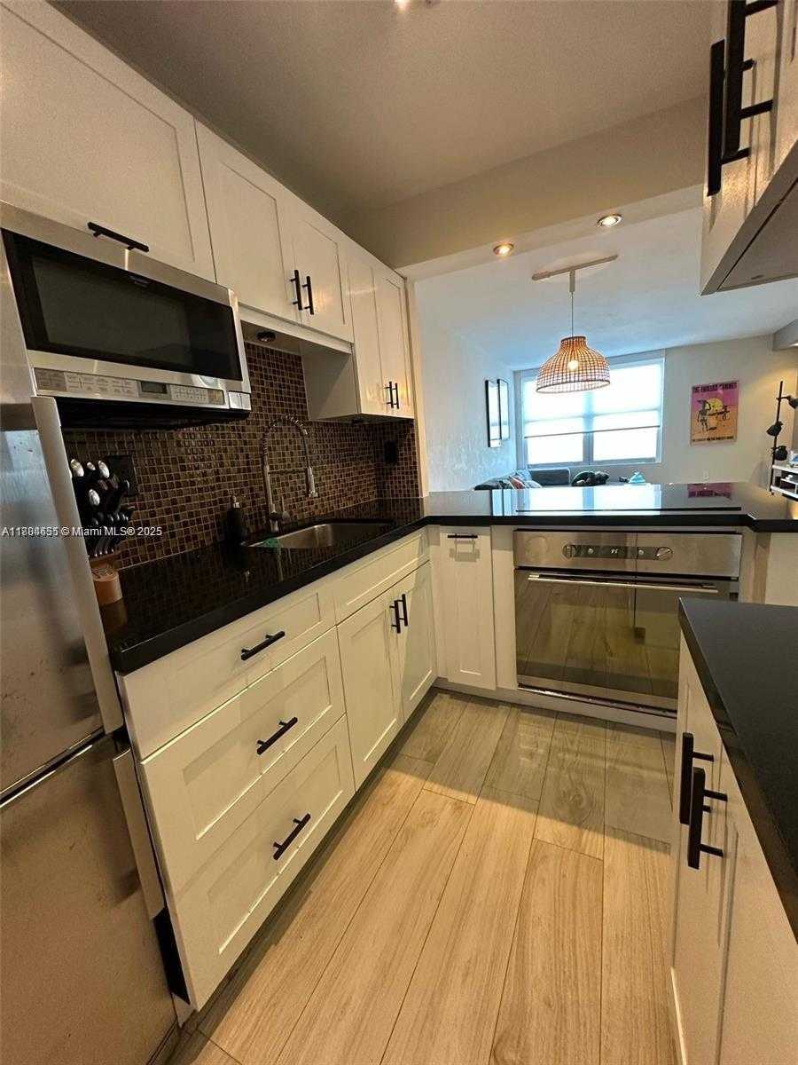 Small Image of 2899 COLLINS AVE #837, Miami Beach Number 4