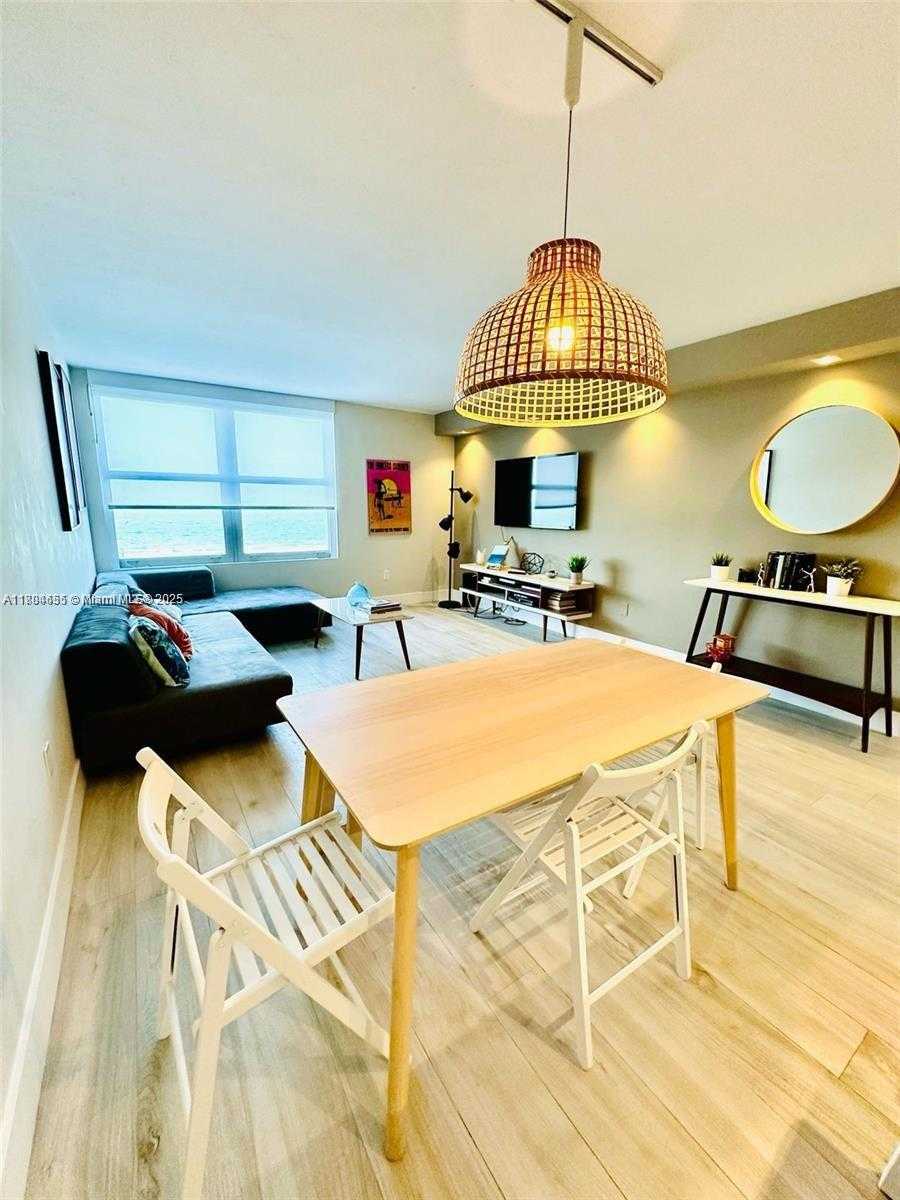 Small Image of 2899 COLLINS AVE #837, Miami Beach Number 5