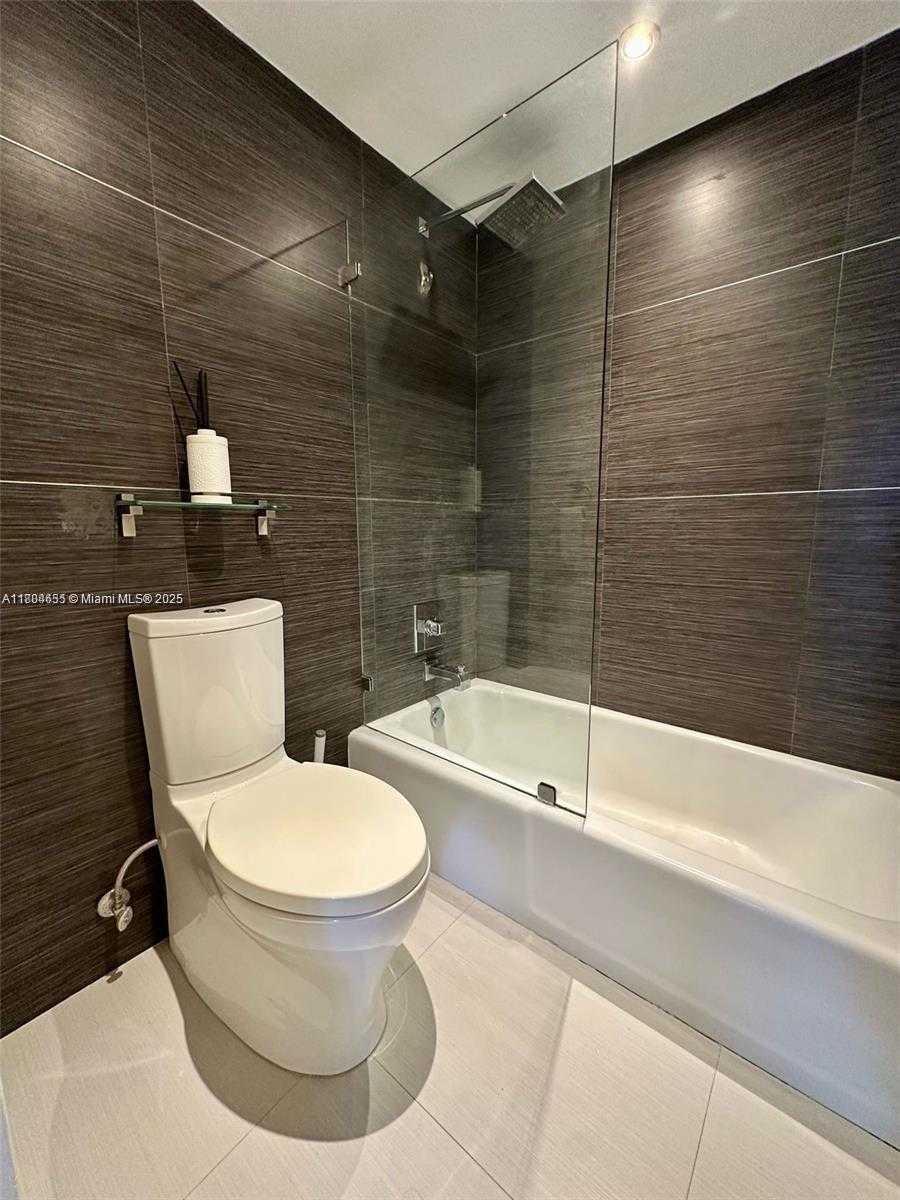 Small Image of 2899 COLLINS AVE #837, Miami Beach Number 6