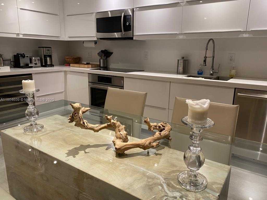Small Image of 2301 COLLINS AVE #738, Miami Beach Number 2