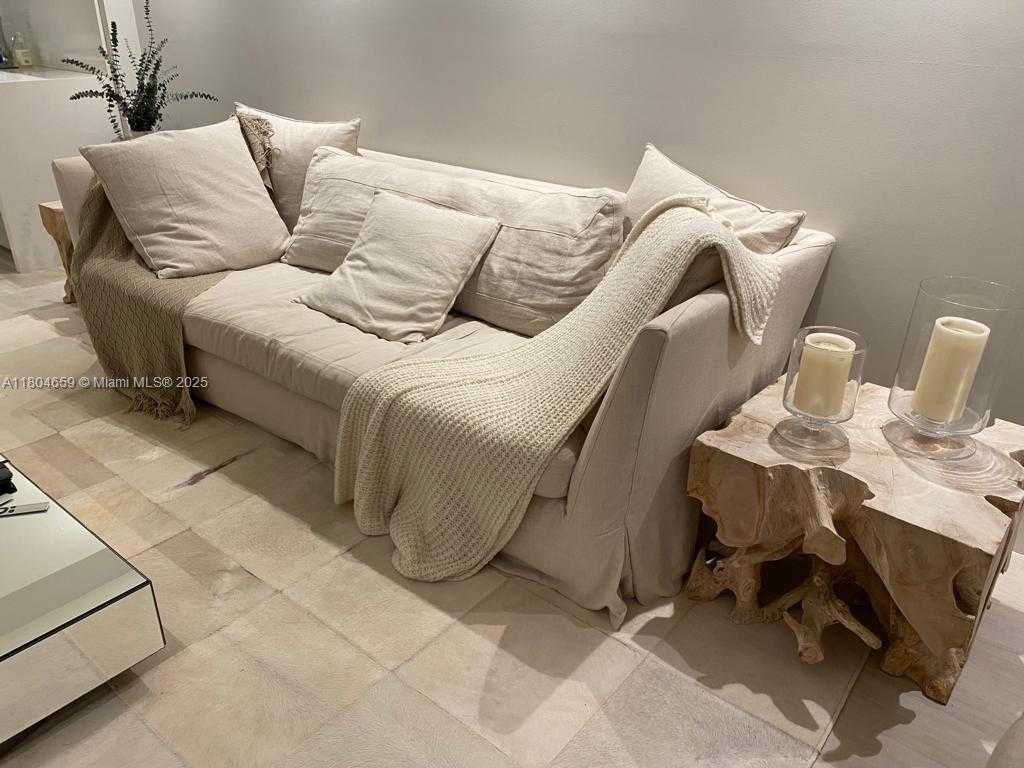 Small Image of 2301 COLLINS AVE #738, Miami Beach Number 5