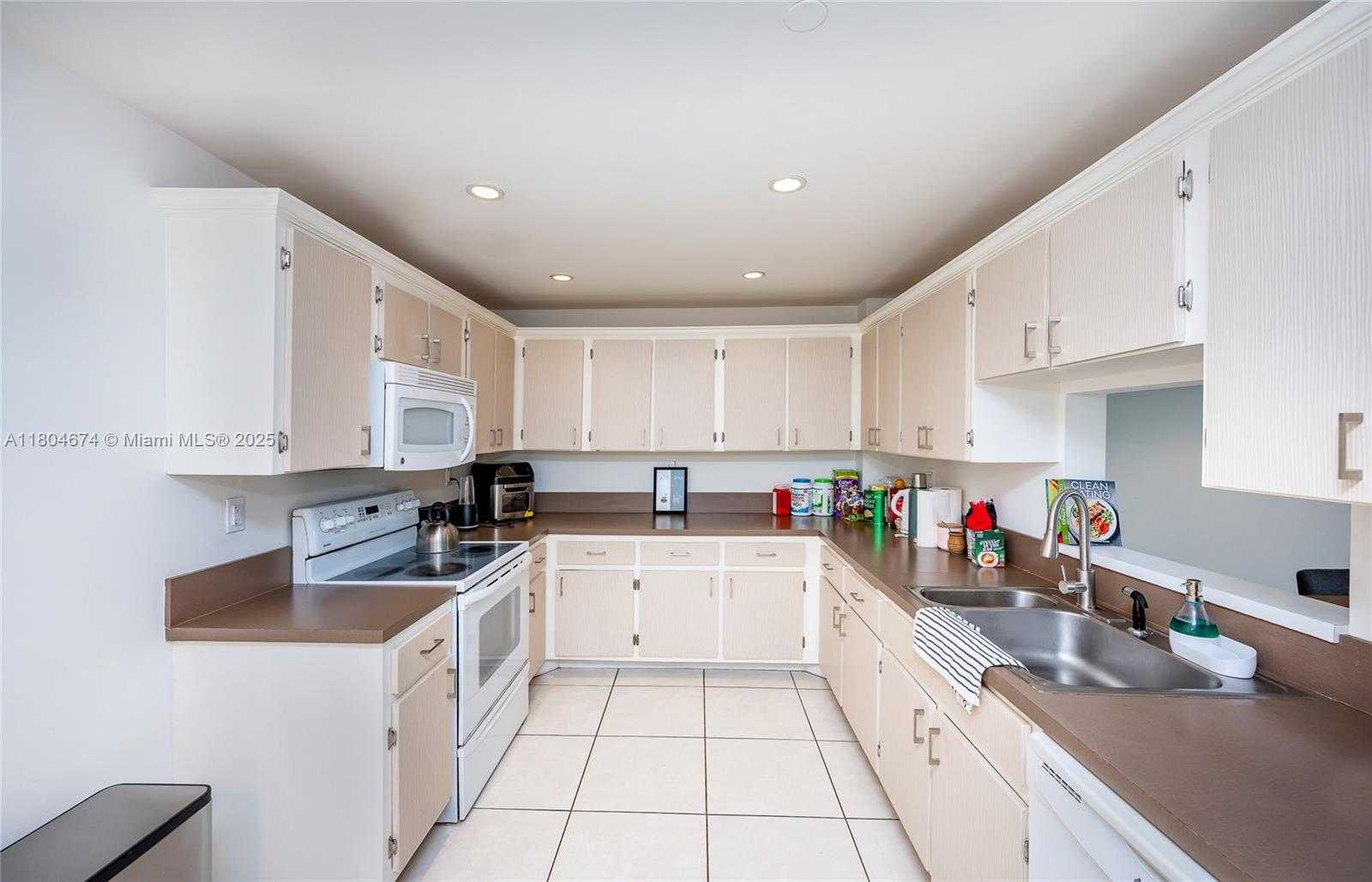 Small Image of 151 CRANDON BLVD #524, Key Biscayne Number 9