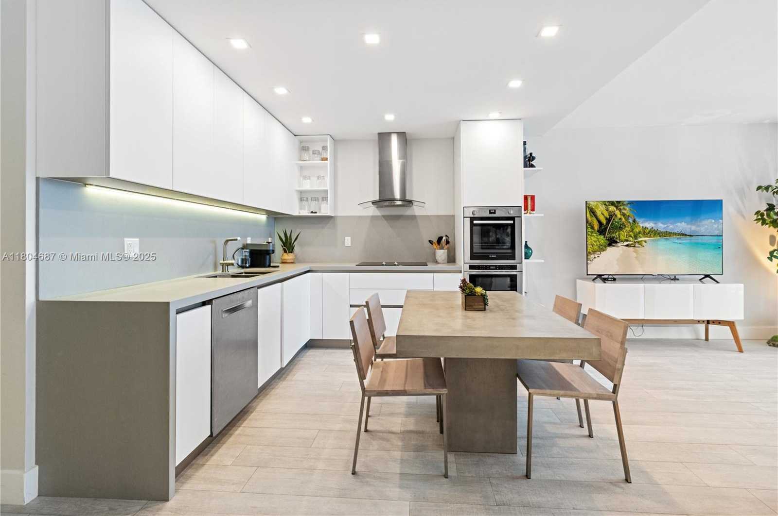 Small Image of 2301 COLLINS AVE #403, Miami Beach Number 3