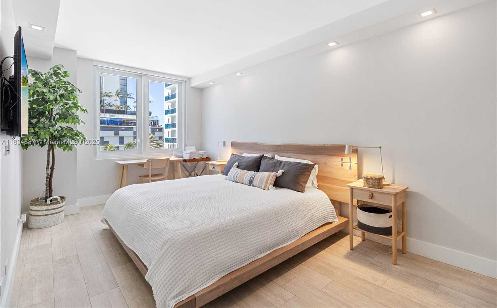 Small Image of 2301 COLLINS AVE #403, Miami Beach Number 6