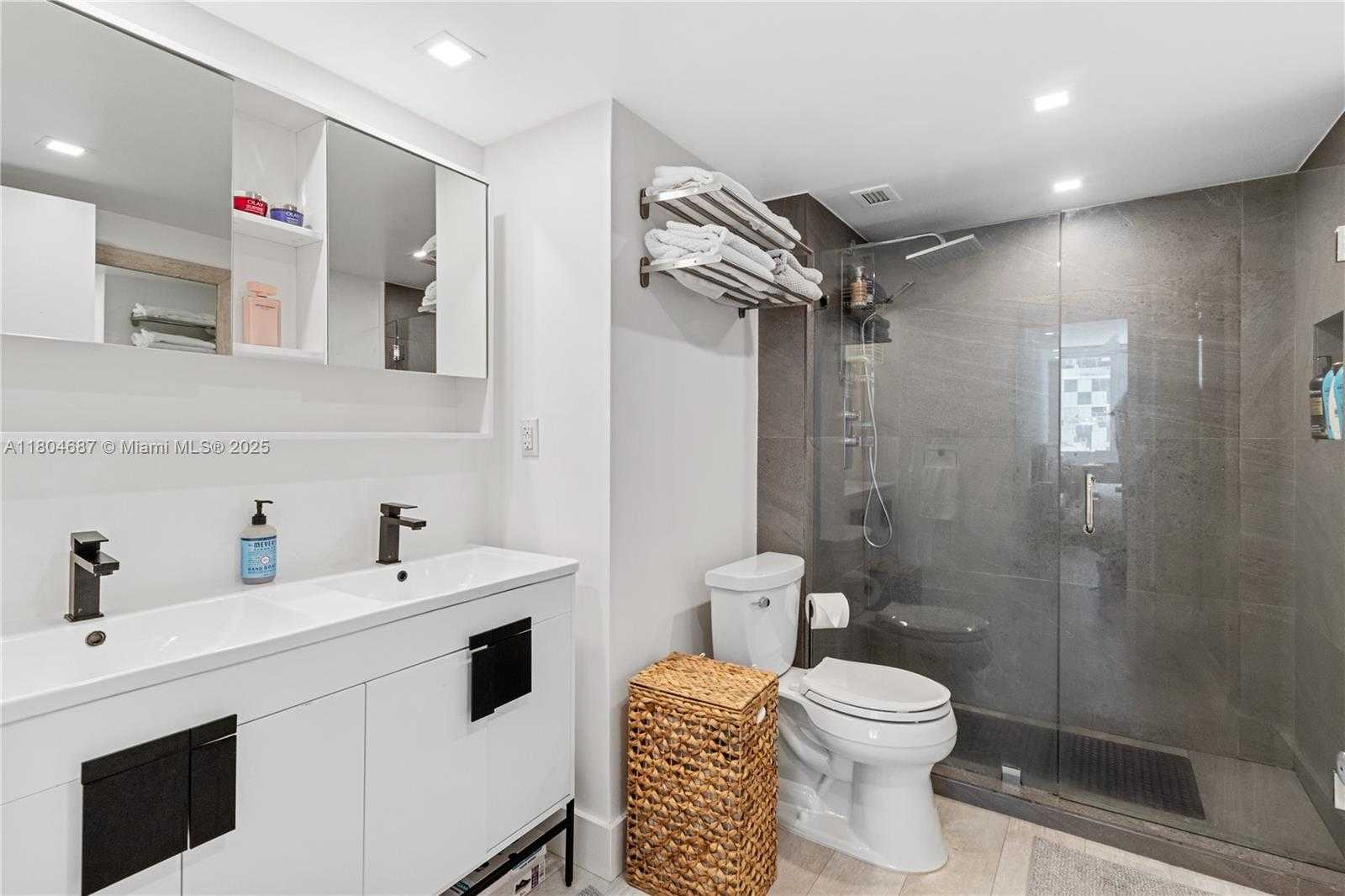 Small Image of 2301 COLLINS AVE #403, Miami Beach Number 8