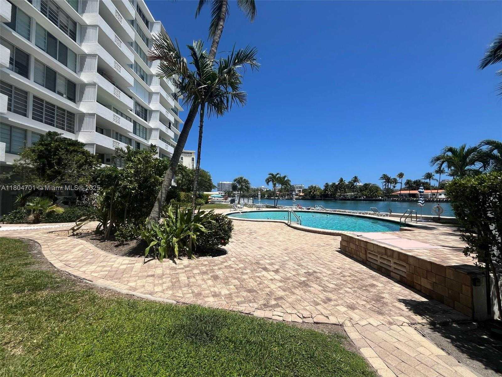 Small Image of 9101 EAST BAY HARBOR DR #1002, Bay Harbor Islands Number 23
