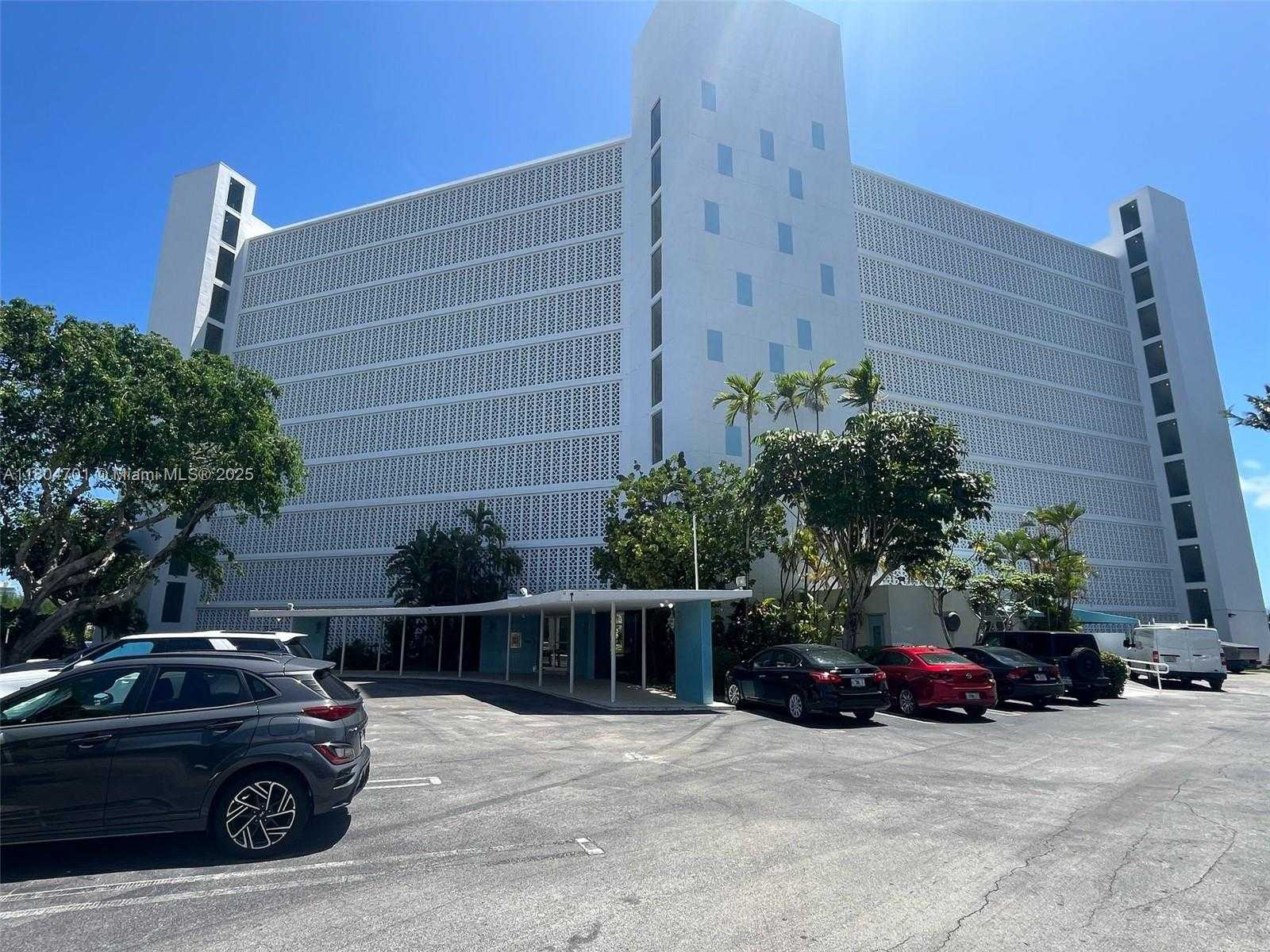 Small Image of 9101 EAST BAY HARBOR DR #1002, Bay Harbor Islands Number 25