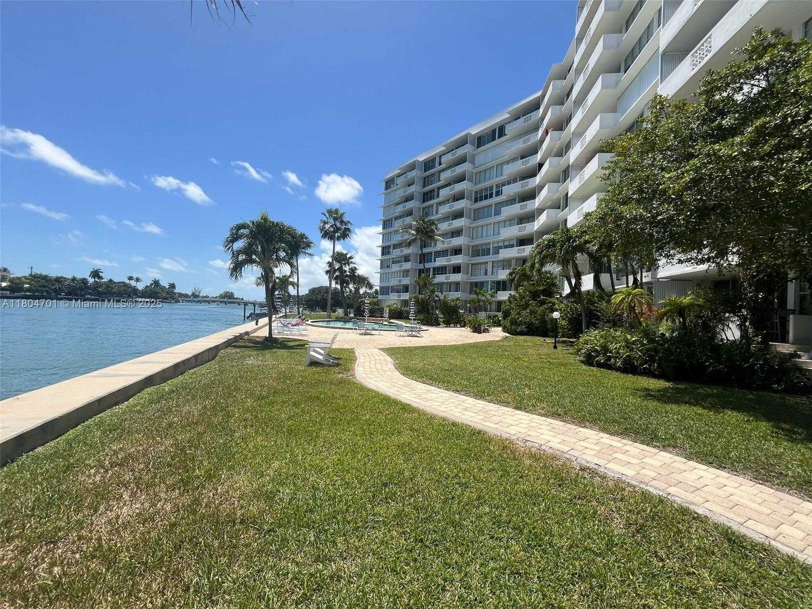 Small Image of 9101 EAST BAY HARBOR DR #1002, Bay Harbor Islands Number 26