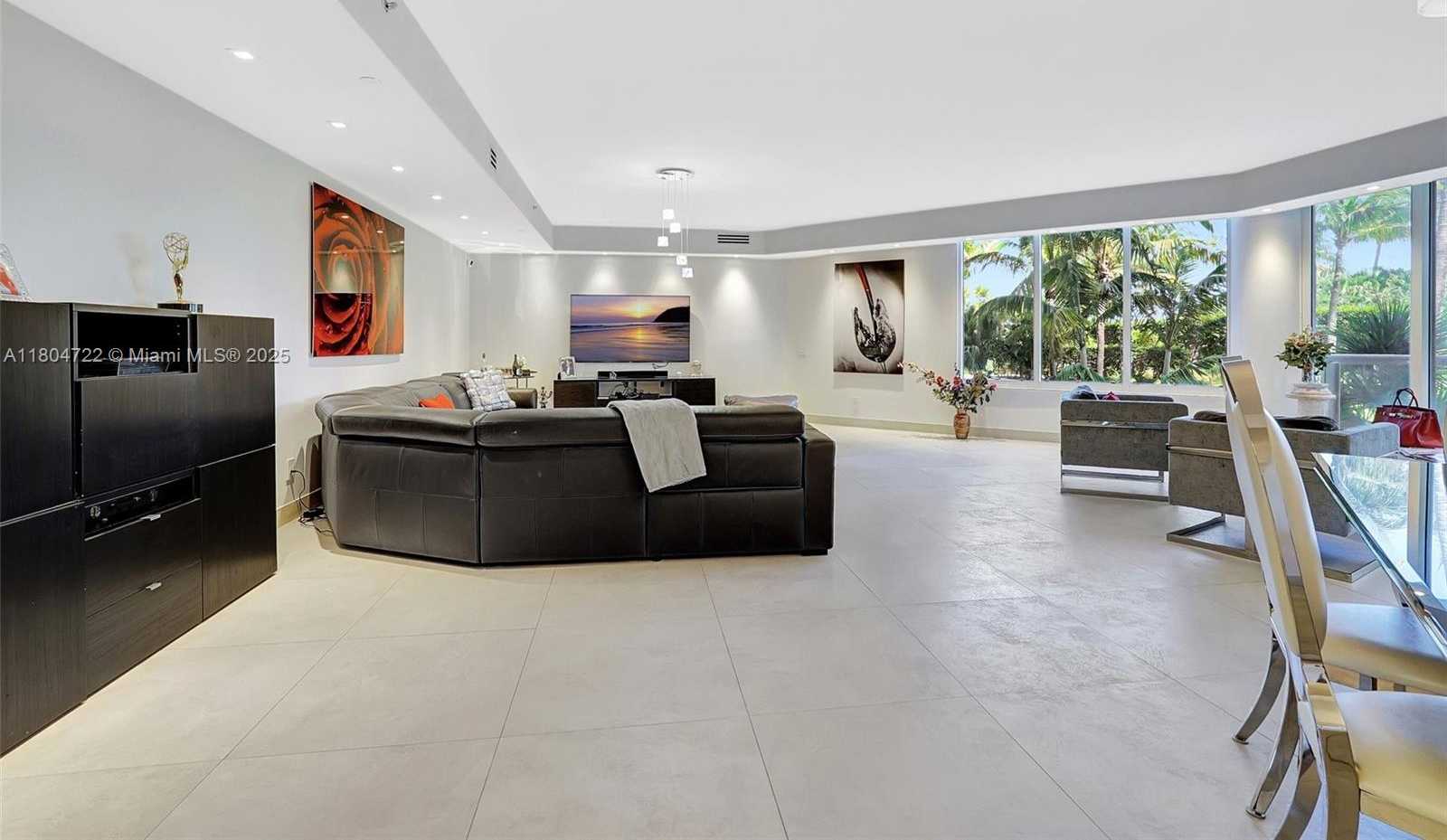 Small Image of 21200 POINT PL #403, Aventura Number 11