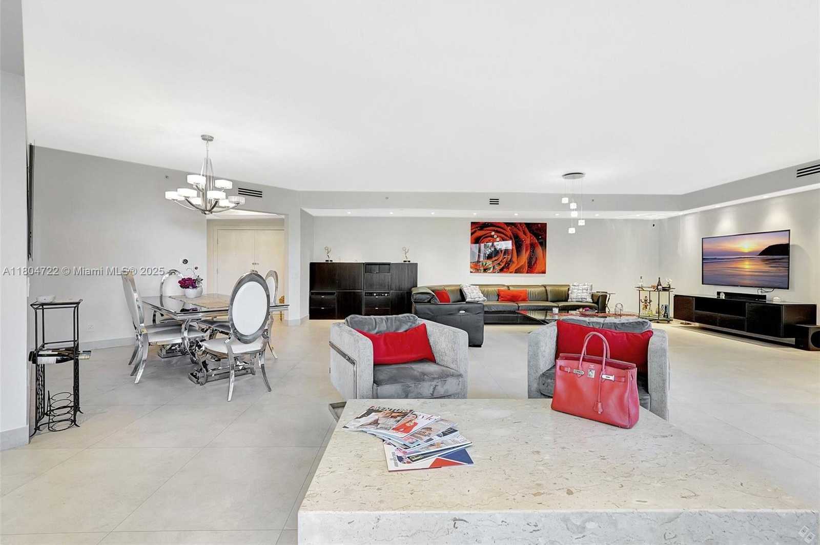 Small Image of 21200 POINT PL #403, Aventura Number 12