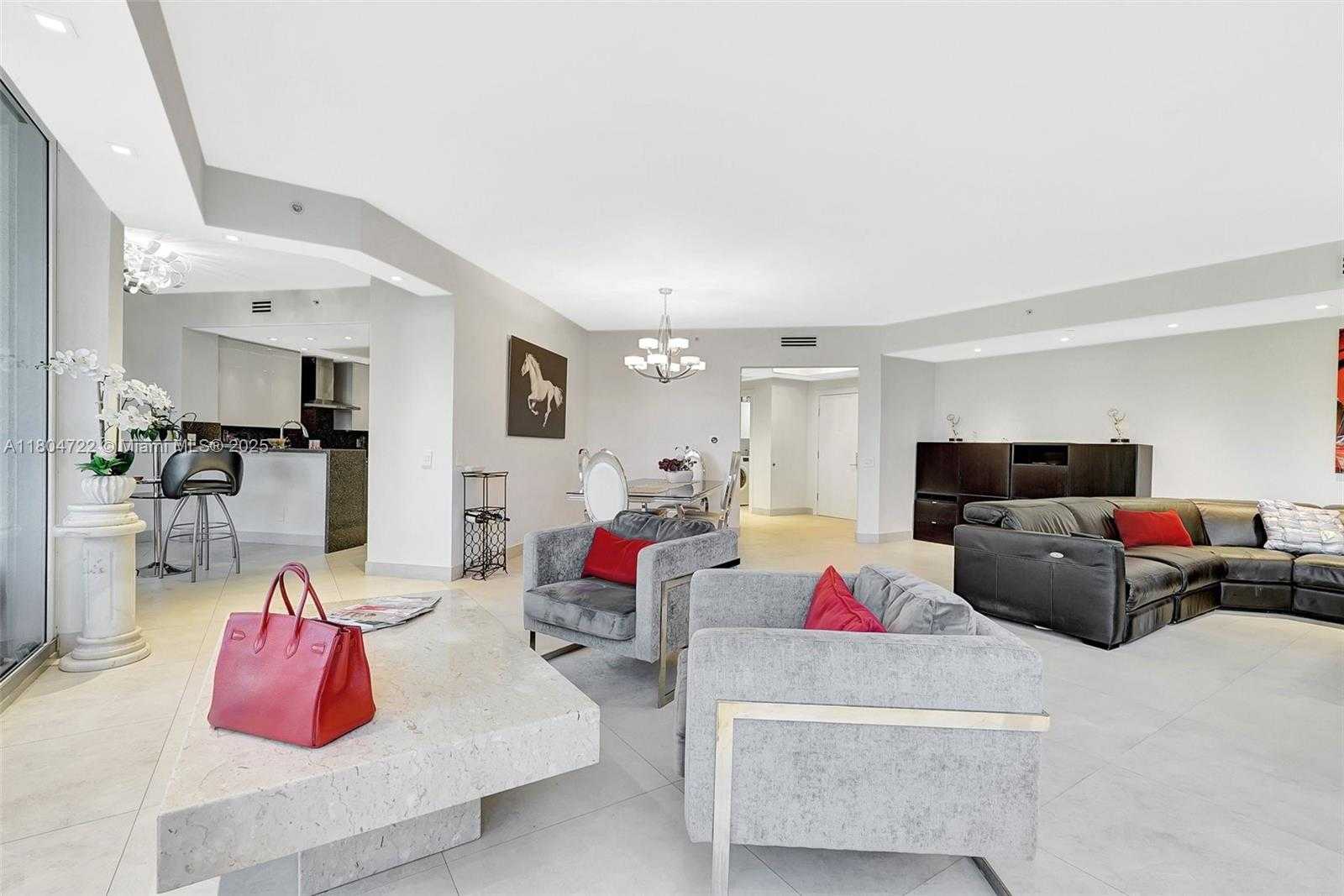 Small Image of 21200 POINT PL #403, Aventura Number 13