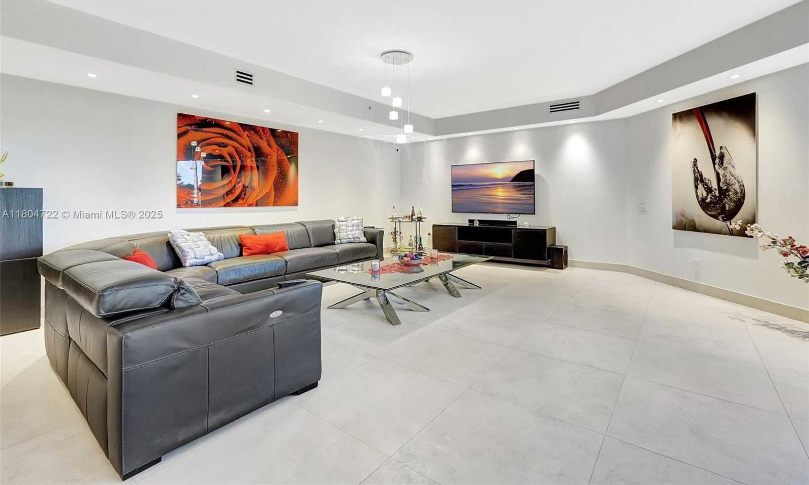 Small Image of 21200 POINT PL #403, Aventura Number 15