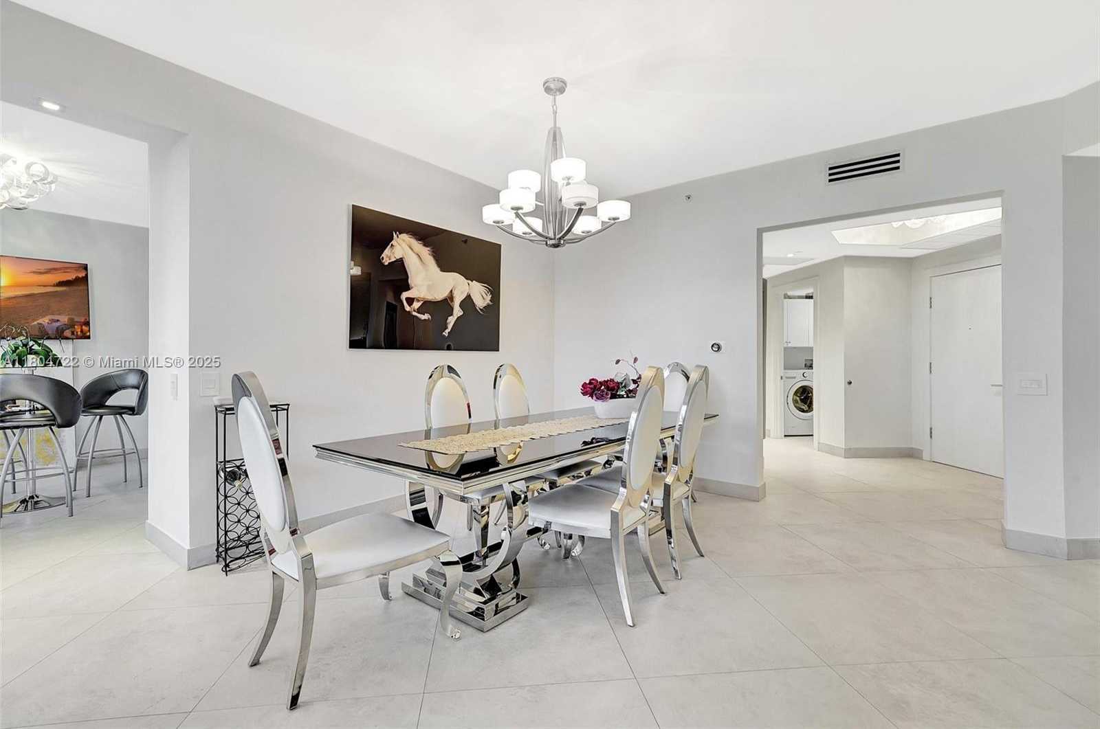 Small Image of 21200 POINT PL #403, Aventura Number 18
